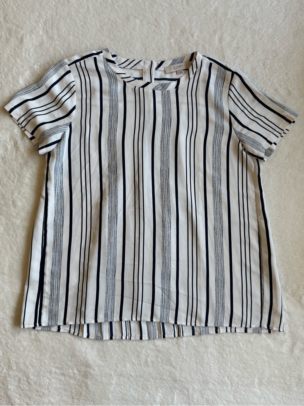 LOFT Navy & White Striped Short Sleeve Blouse Top S Vertical Stripe